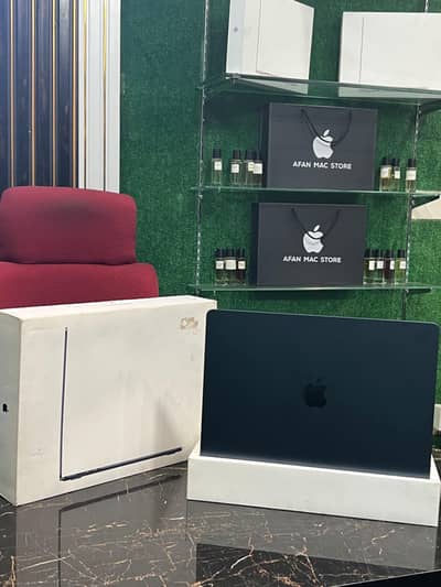 Macbook Air 2023 M2 15'inch 8/256 - complete box - 10/10 condition