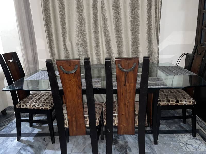 Dining table 0