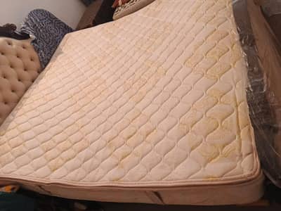 Master Spring Air mattress (size 78×72). king size excellent new cond