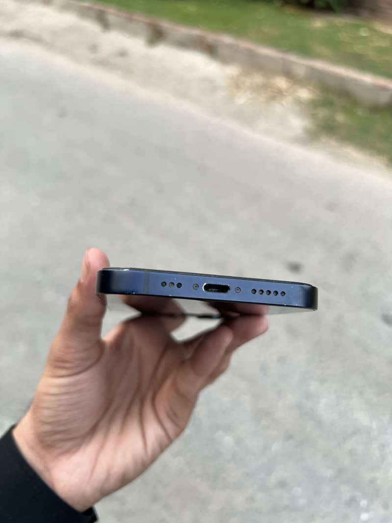 Apple iPhone 12 1