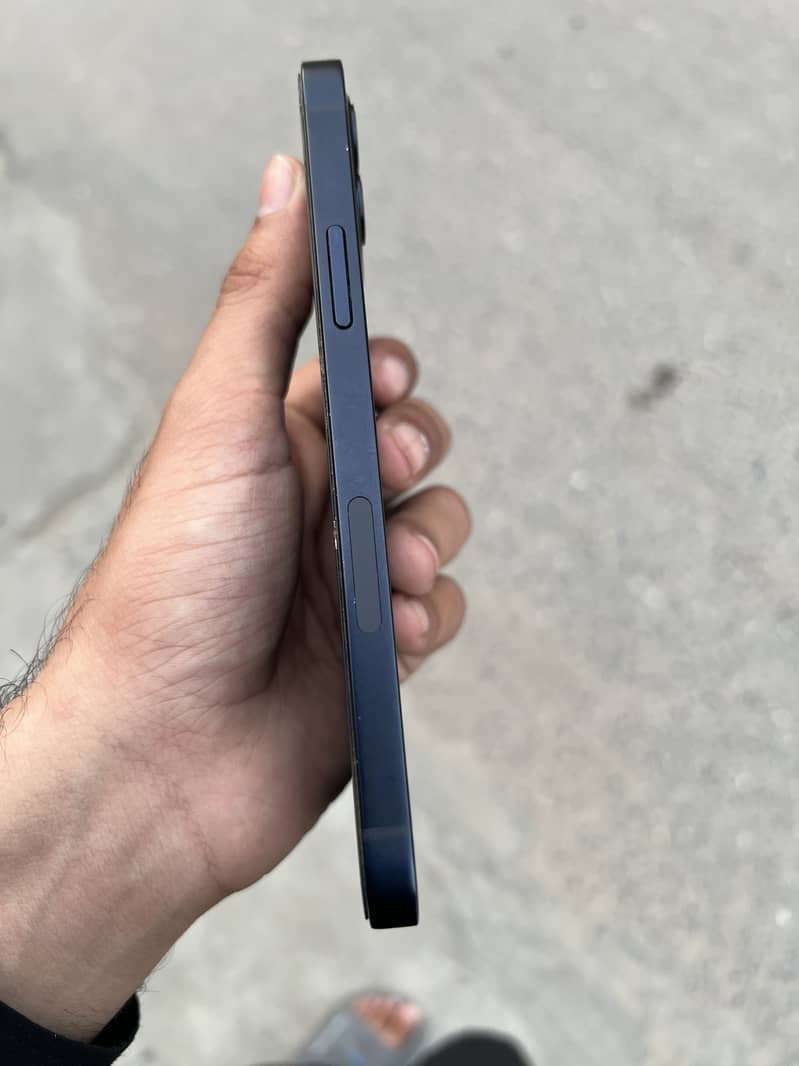 Apple iPhone 12 3