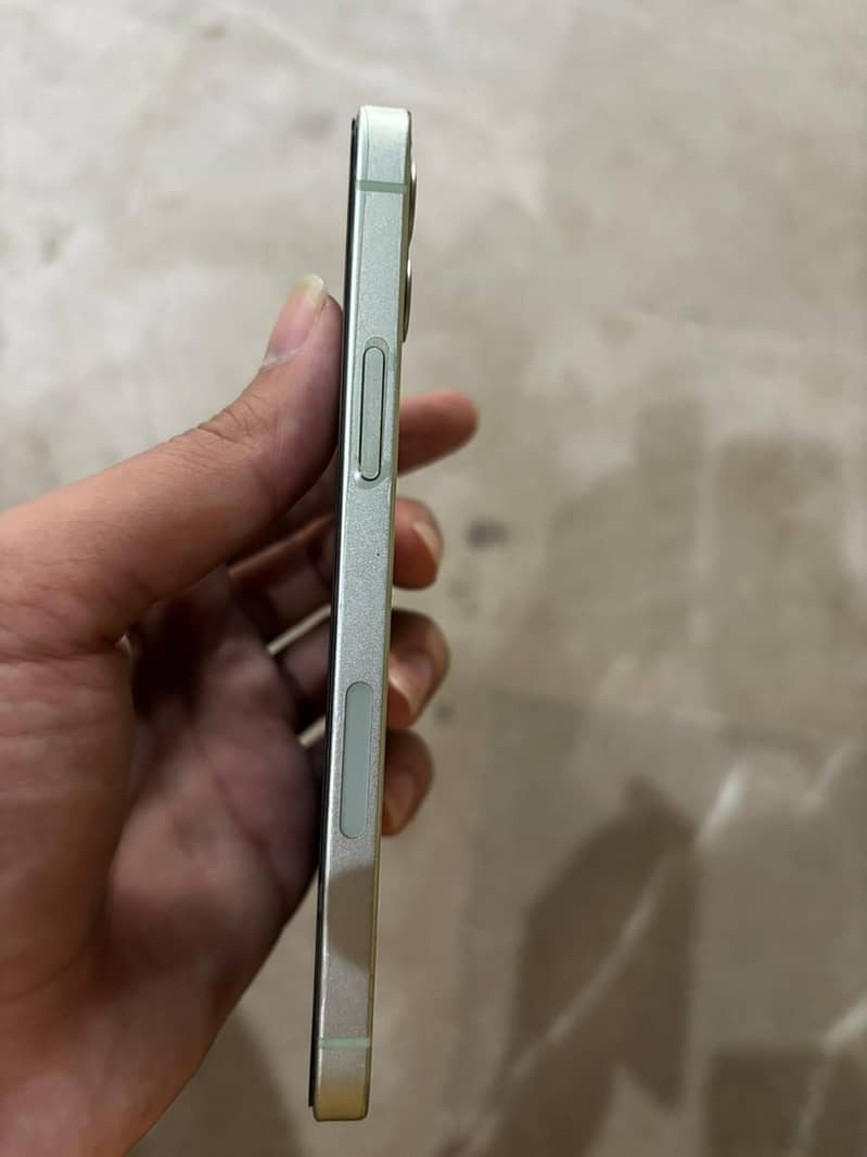 Apple iPhone 12 3