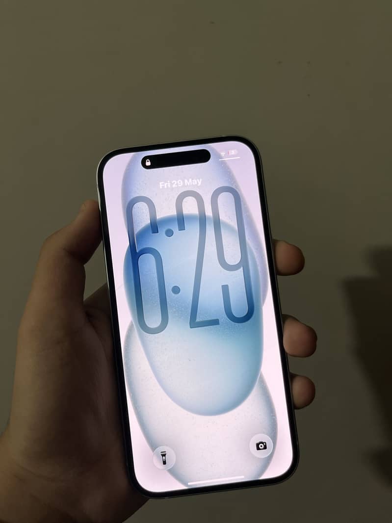 Apple iPhone 15 4