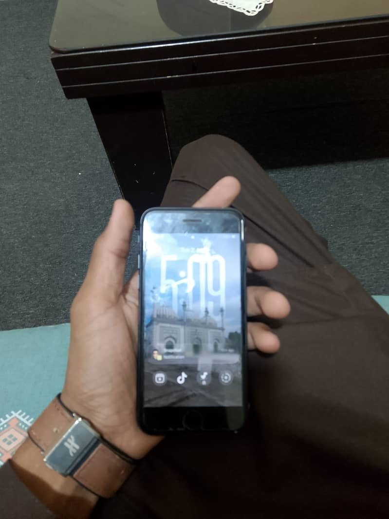 Apple iPhone SE 0