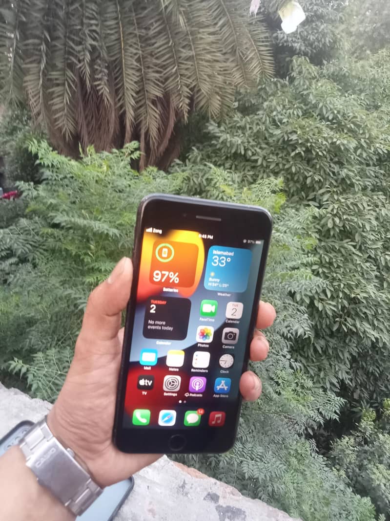 Apple iPhone 7 Plus 1