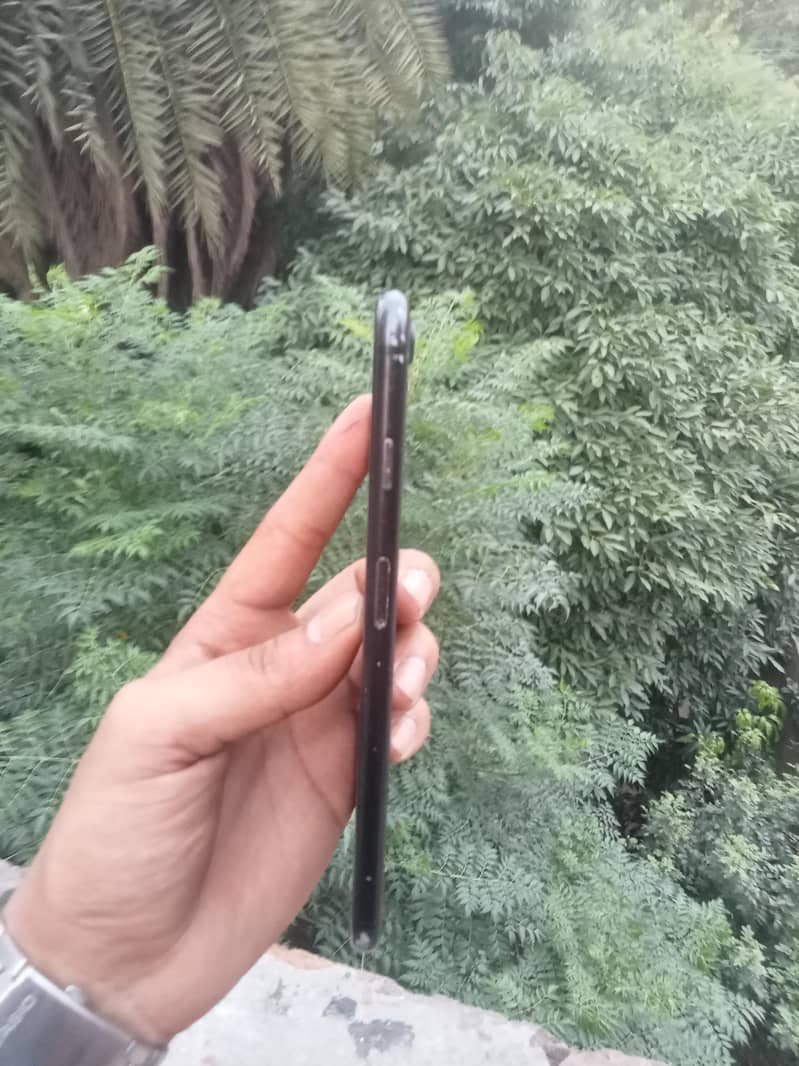Apple iPhone 7 Plus 5