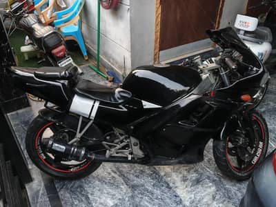 Honda cbr 250 inline 4 cylinder extreme sound