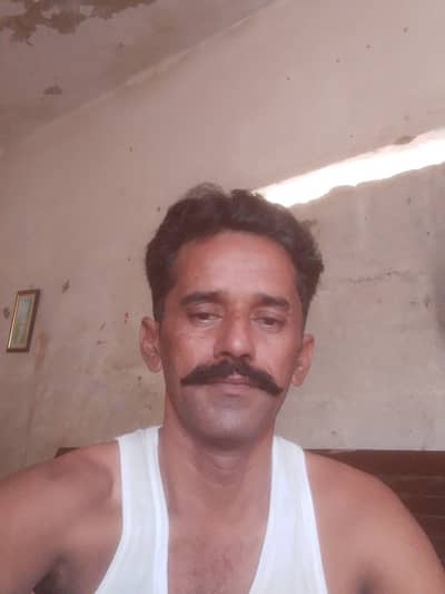 Mujhe Driving ya guard ki job chahye umer 41 Hy qad 5=8 Hy gulis