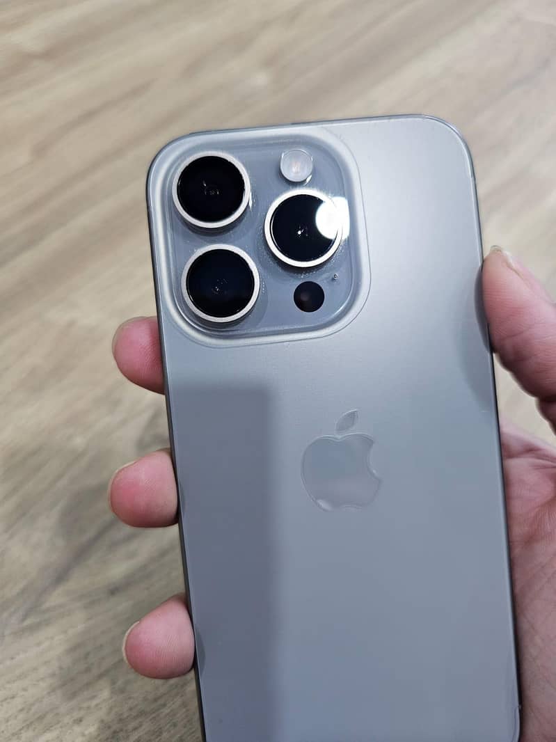 Apple iPhone 15 Pro 0