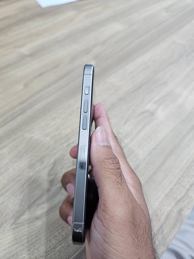 Apple iPhone 15 Pro 3