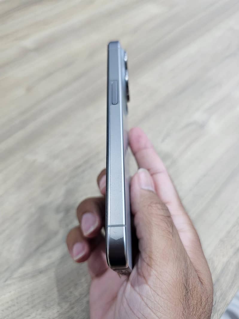 Apple iPhone 15 Pro 4