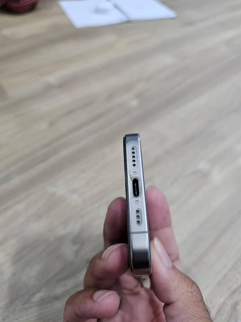 Apple iPhone 15 Pro 6