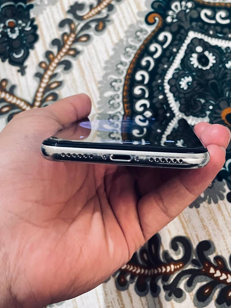 Apple iPhone X 3
