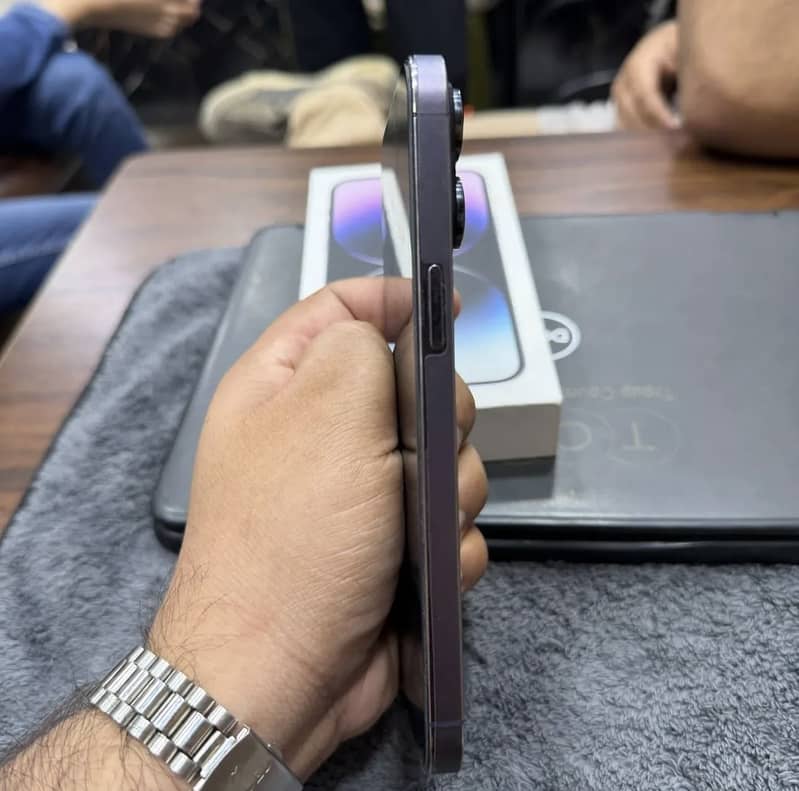 Apple iPhone 14 Pro Max 1