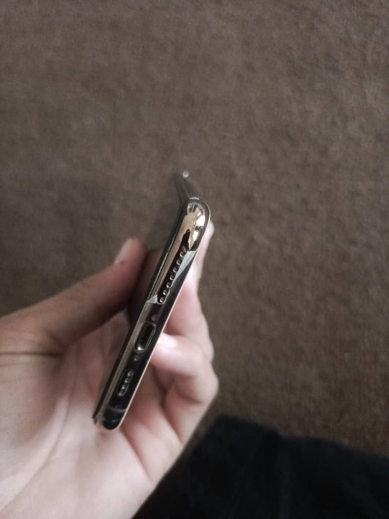 Iphone 11 pro max 4