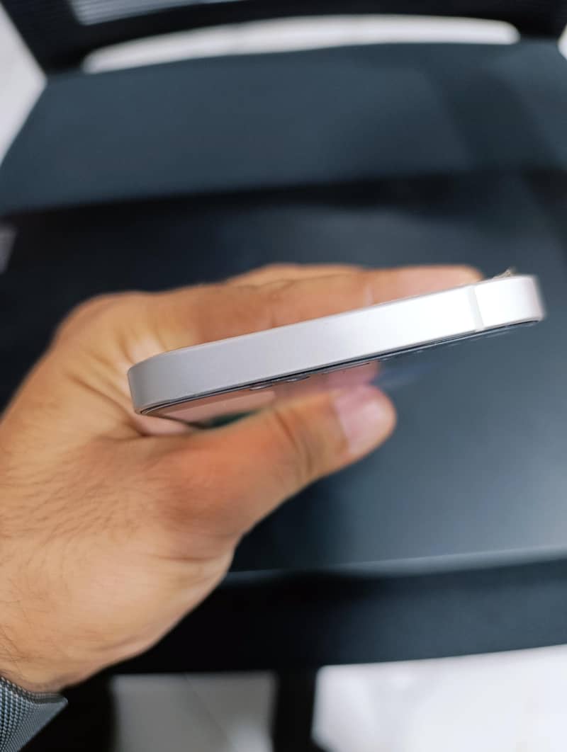 Apple iPhone 12 1