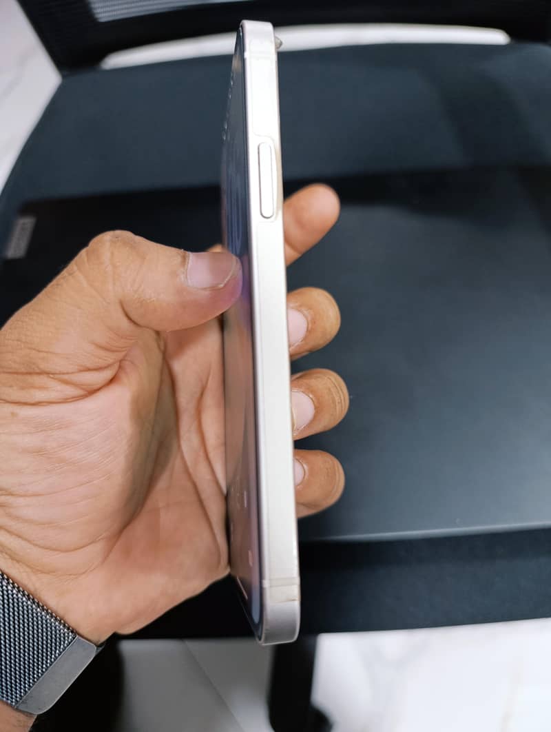 Apple iPhone 12 4