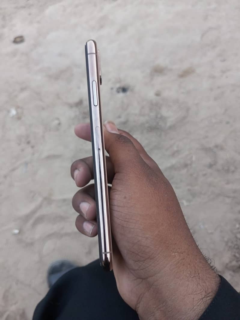 Iphone xs max 4