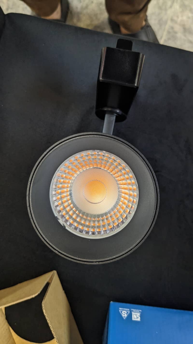 Track light 0