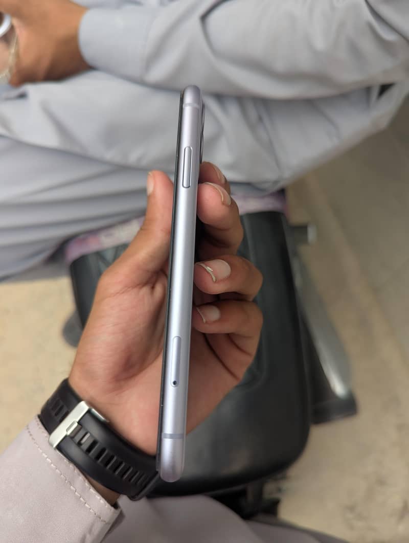 Apple iPhone 11 3