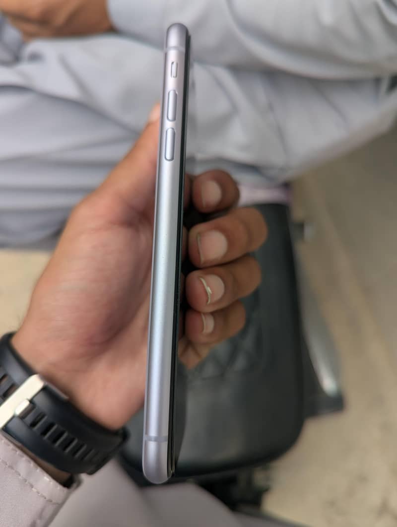 Apple iPhone 11 4