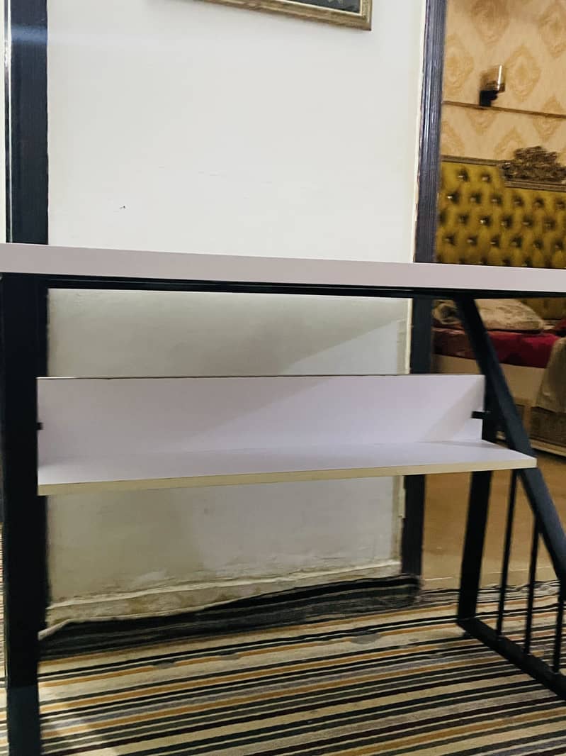 Study table 1