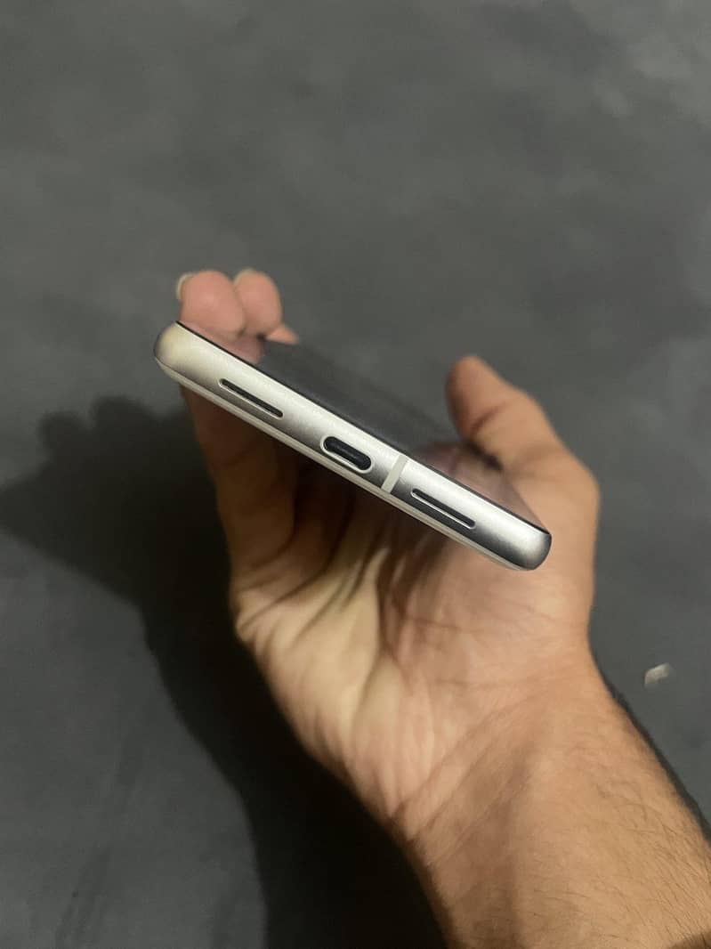 Google Pixel 7 4