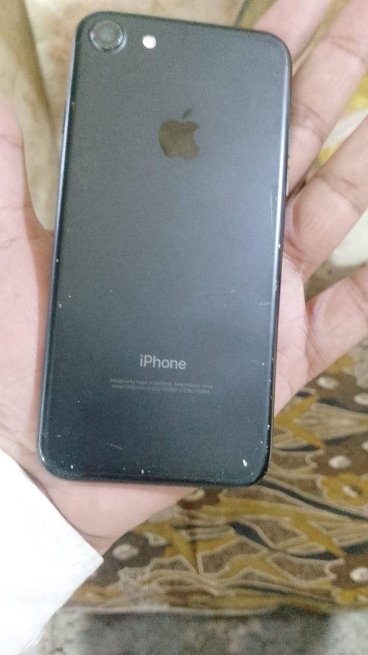 Apple iPhone 7 0