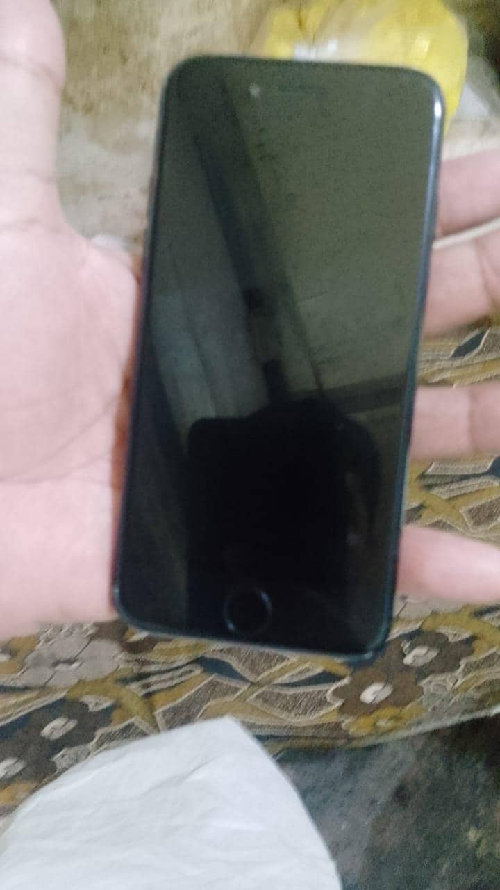 Apple iPhone 7 1