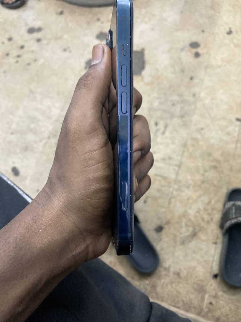 Apple iPhone 13 1