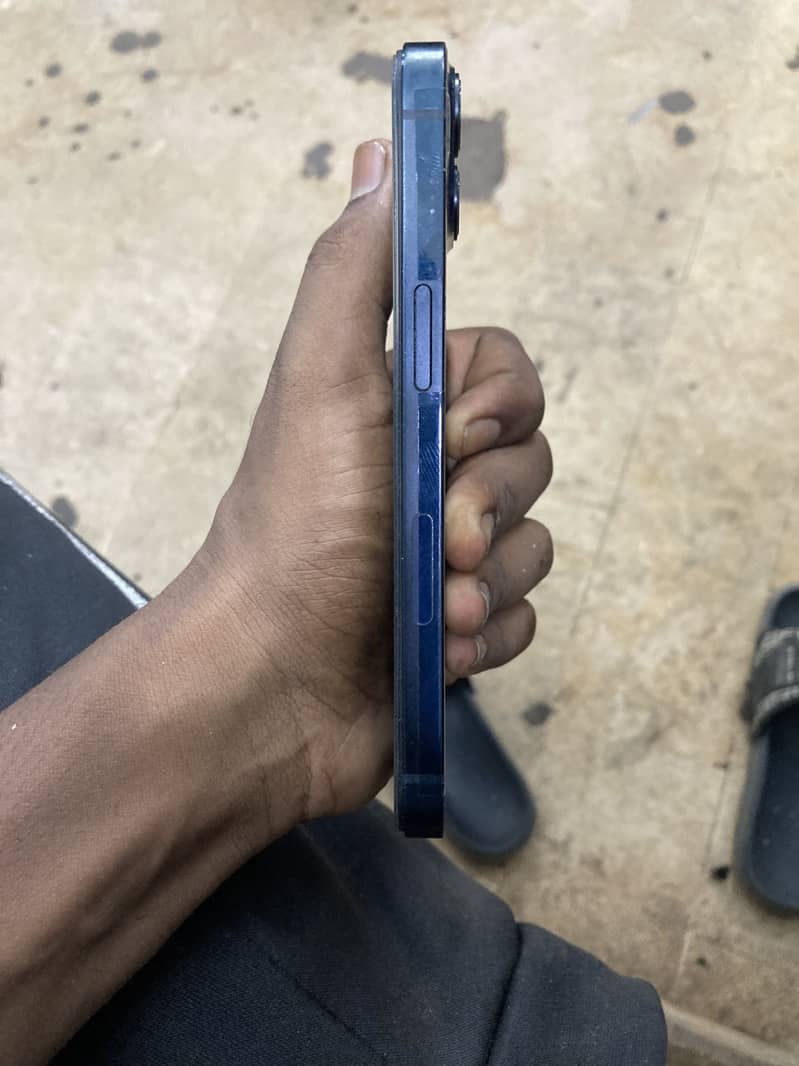 Apple iPhone 13 2
