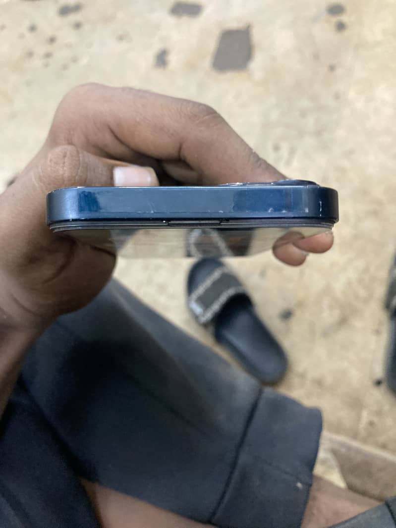 Apple iPhone 13 4