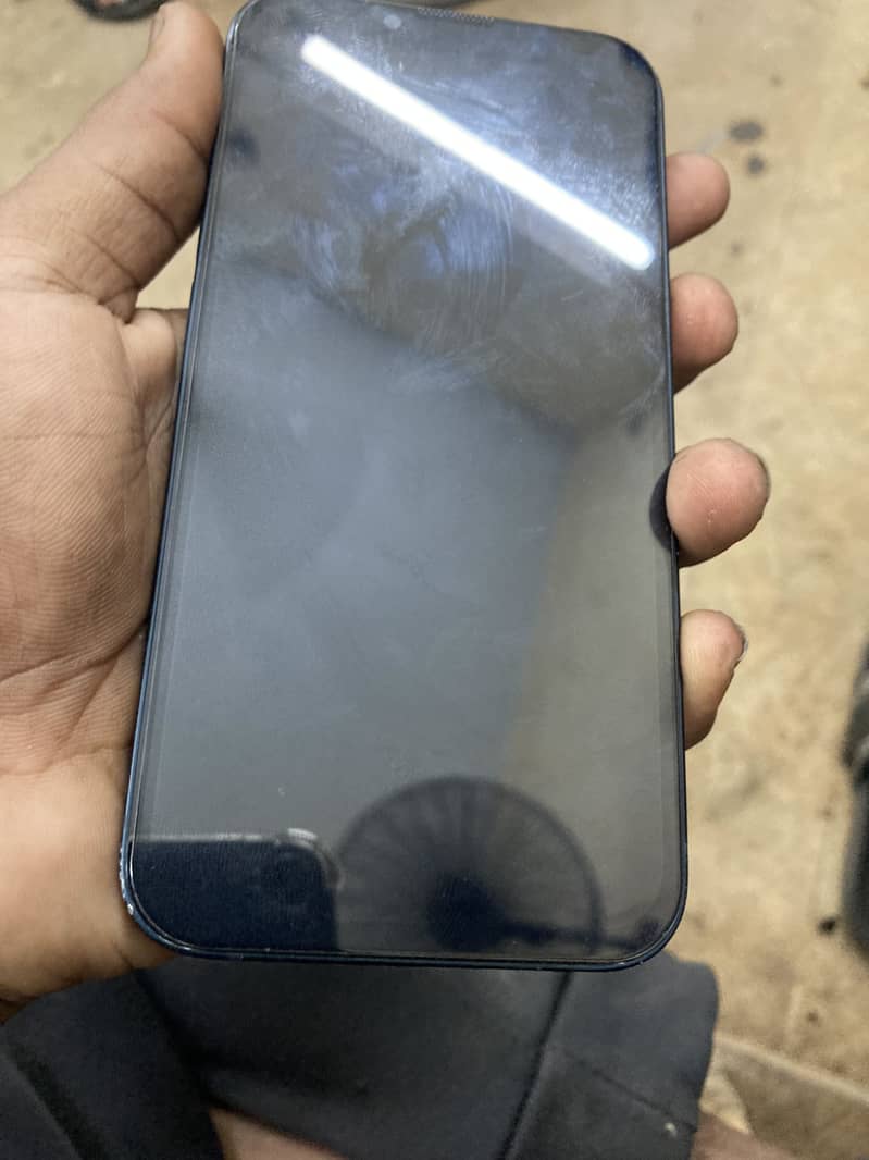 Apple iPhone 13 5