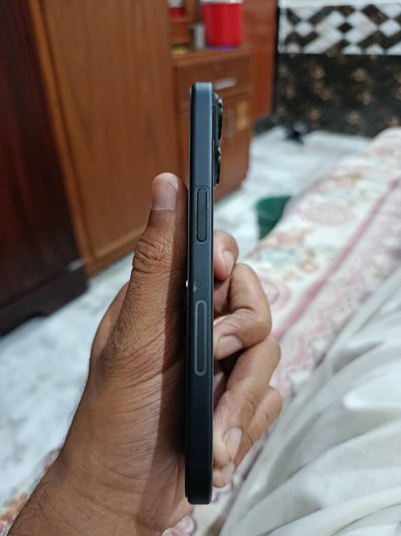 Apple iPhone 15 5