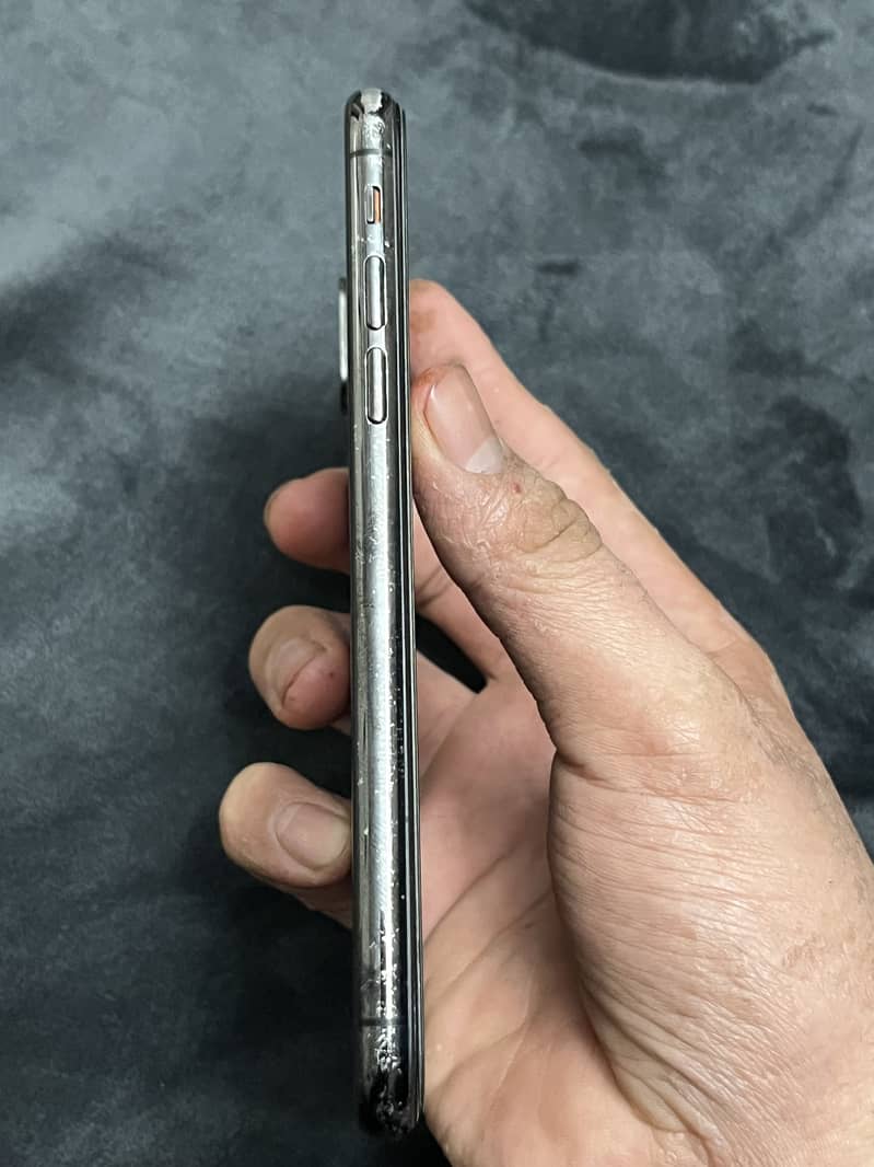 Apple iPhone X 5