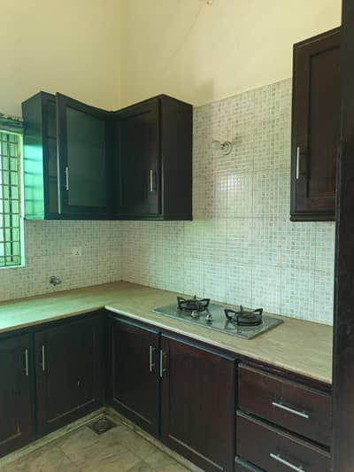 1 Kanal Upper Portion Available For Rent