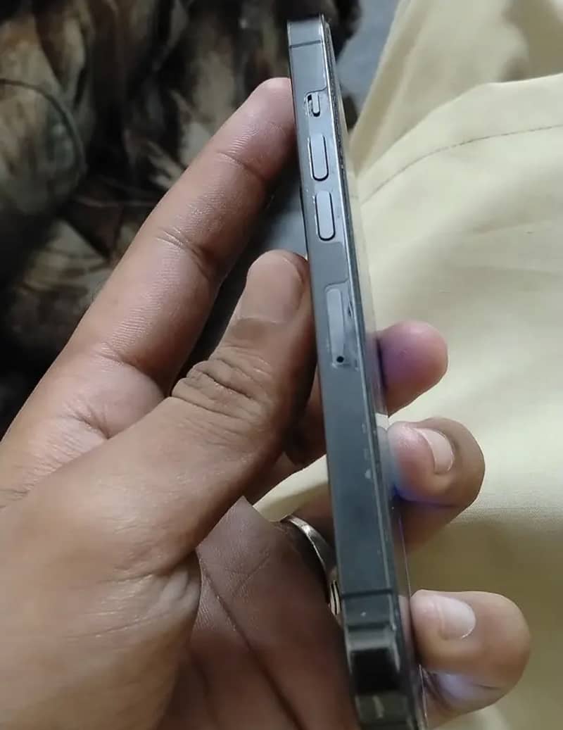 Apple iPhone 13 Pro 4