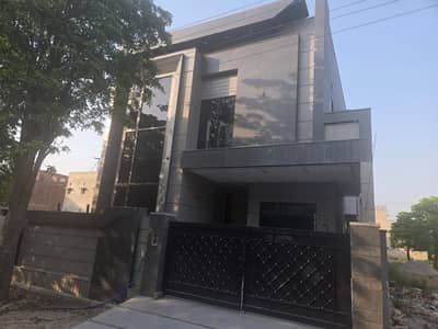 Get This Amazing 10 Marla House Available In Wapda City - Block M