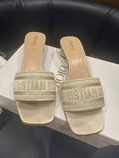 Christian Dior chapple for sale /casual chapple for sale