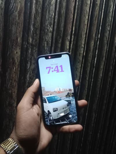 iPhone 11 total genuine factory unlock all okay