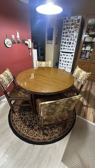 Dining Table with 4 chairs