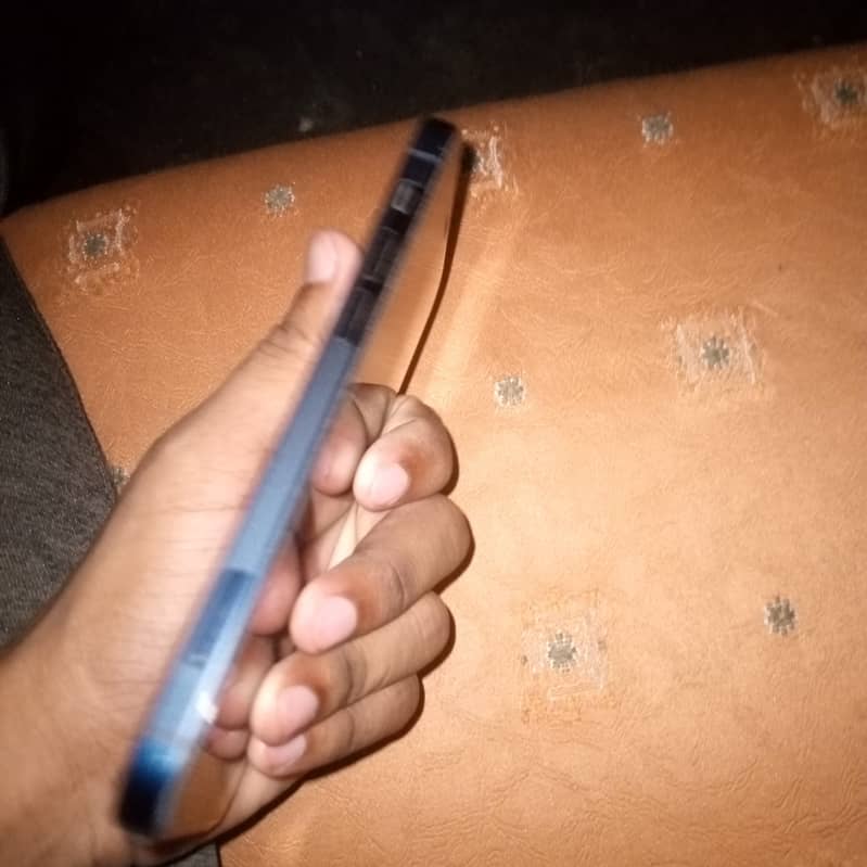 Apple iPhone 12 1