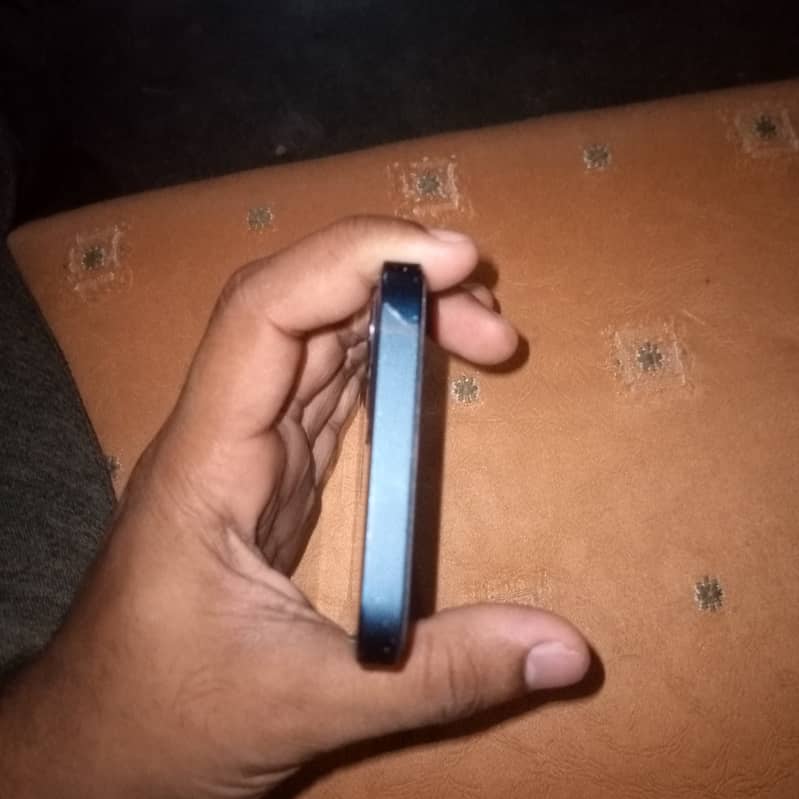 Apple iPhone 12 4