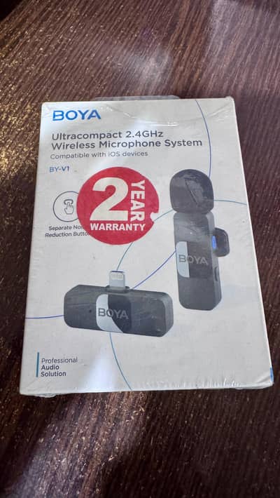 Boya BY-V1 Wireless Collar Microphone For IPhone Lighting Port