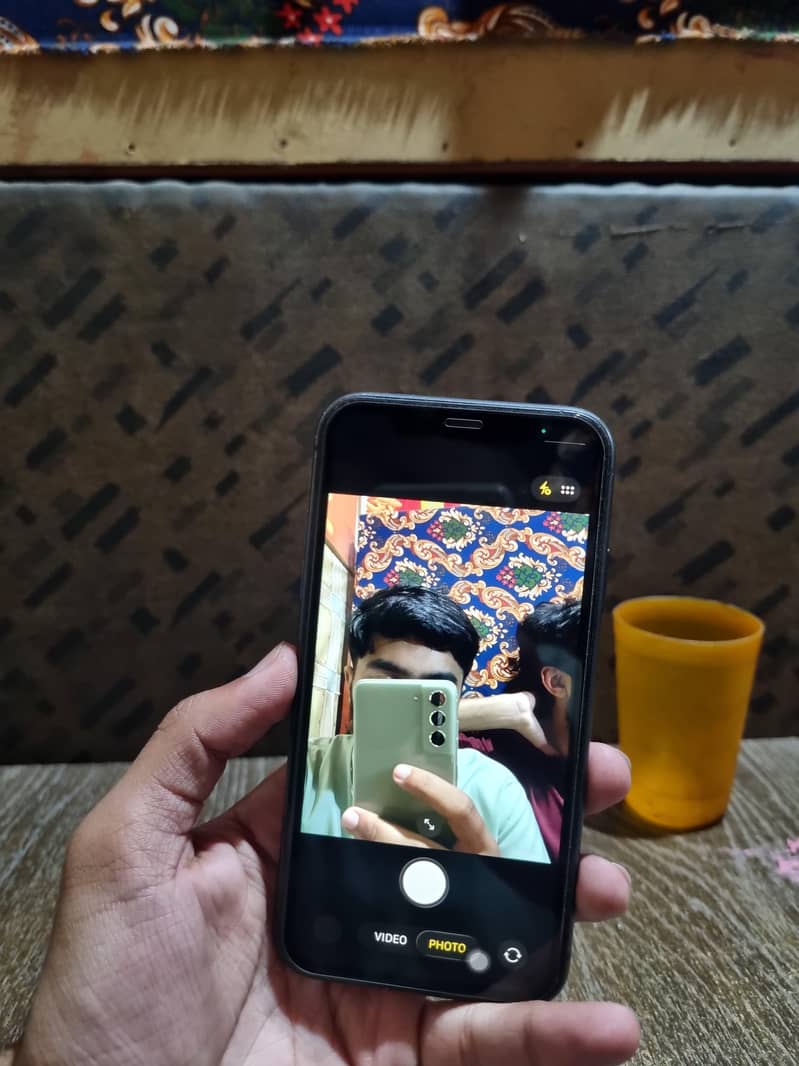 Apple iPhone 11 4