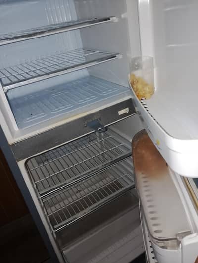 Home Used Fridge Available For Sale