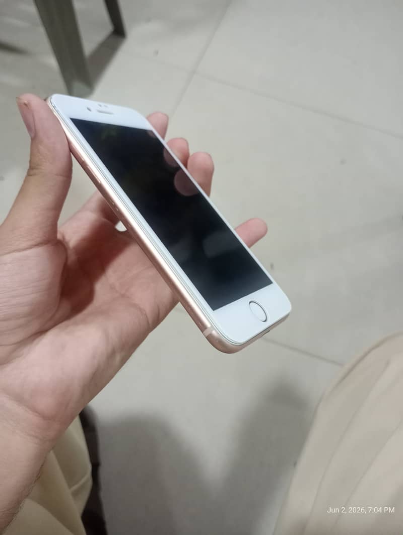 Apple iPhone 8 3