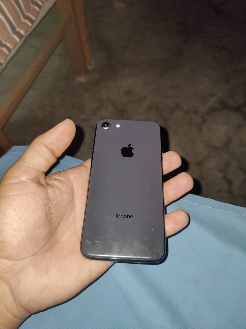 Apple iPhone 8 1