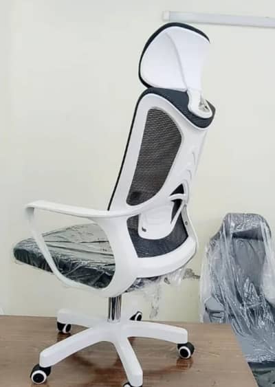 gaming chair white very good quality