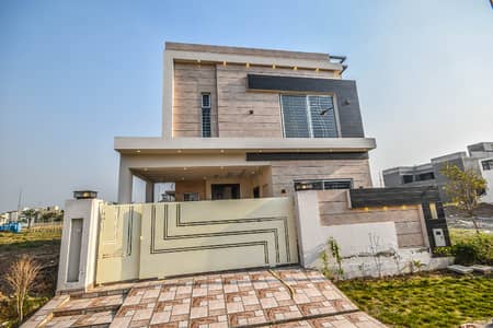 Beautiful 10 Marla Family House for Rent